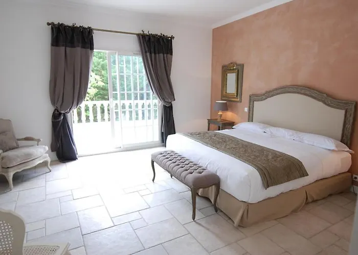 Chateau De Feriehus Floure